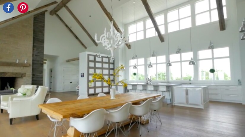 জানা গিয়েছে, ১০১ একর জমির ওপর তৈরি এই বাড়িটি। বাড়িটিতে রয়েছে চারটি বেডরুম ও ছয়টা বাথরুম। বিশাল বাড়িটির পিছনে একটি জলাশয়রয়েছে। বসার ঘর থেকেই সরাসরি দেখা যায় সেটি। ছবি: রেগো রিয়্যালিটির ওয়েবসাইটের সৌজন্যে ৷