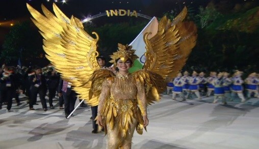 'আস সালাম আলায়কুম' গানটি গাইলেন দেড় হাজার যুবতী৷ প্রত্যেকের পরনে ট্র্যাডিশনাল ইন্দোনশিয়ান পোশাক ও ইন্দোনেশিয়ার নাচে মাতলেন তামাম দর্শককুল৷ 'আস সালাম আলায়কুম' গানটি গাইলেন দেড় হাজার যুবতী৷ প্রত্যেকের পরনে ট্র্যাডিশনাল ইন্দোনশিয়ান পোশাক ও ইন্দোনেশিয়ার নাচে মাতলেন তামাম দর্শককুল৷