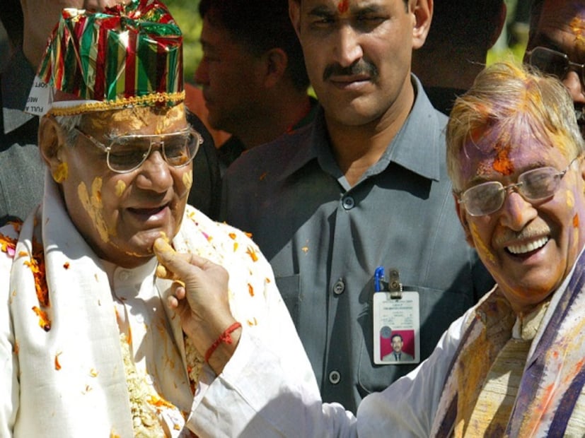 মুরলী মনোহর যোশী সঙ্গে অটলবিহারী বাজপেয়ী ৷ (Image: Reuters)