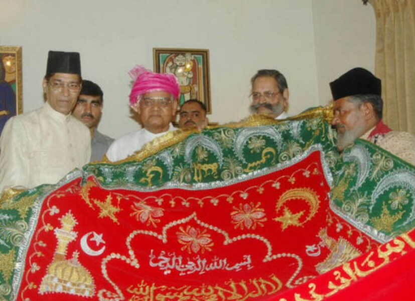 সকল নেতাদের তুলনায় অটলবিহারি বাজপেয়ীকে সবচেয়ে ধর্মনিরপেক্ষ নেতা বলা হতো। বিরোধী নেতারাও তাঁর প্রশংসা করতেন। বাজপেয়ীর ধর্মনিরপেক্ষ নেতৃত্বের জন্যই এনডিএ ২৩টি দলের সাথে সরকার গঠন করেছিল এবং তার মেয়াদ শেষ করেছিল।