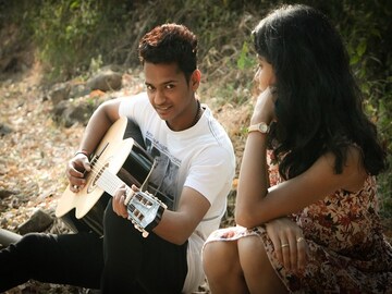 এই অ্যাপ ডাউনলোড করুন, সঙ্গ দিতে ঘরে চলে আসবে ভাড়া করা বয়ফ্রেন্ড !