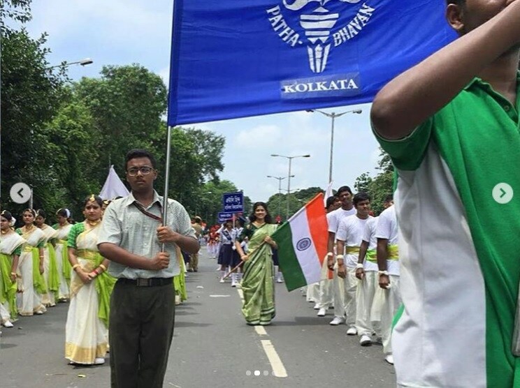 • এ বছরই মাধ্যমিক পাশ করে পাঠভবনে ভর্তি হয়েছে দীতিপ্রিয়া ৷ নতুন স্কুল, নতুন পরিবেশ, নতুন বন্ধু ৷ কিন্তু খুব অল্প দিনেই সকলের সঙ্গে খুব ভাব হয়ে গিয়েছে দীতির ৷ ছবি: ইনস্টাগ্রামের সৌজন্যে ৷ • এ বছরই মাধ্যমিক পাশ করে পাঠভবনে ভর্তি হয়েছে দীতিপ্রিয়া ৷ নতুন স্কুল, নতুন পরিবেশ, নতুন বন্ধু ৷ কিন্তু খুব অল্প দিনেই সকলের সঙ্গে খুব ভাব হয়ে গিয়েছে দীতির ৷ ছবি: ইনস্টাগ্রামের সৌজন্যে ৷