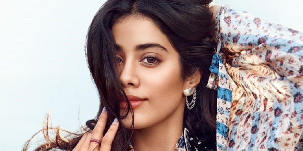 এবছরের সবচেয়ে চর্চিত ডেবিউ জাহ্নবী কাপুর-এর। প্রথম ছবি 'ধড়ক' মুক্তি পেল জুলাই মাসে। জাহ্নবী কিন্তু ২০১৭ থেকেই সেলেব স্টেটাস পেয়ে আসছেন। 'ধড়ক'-এ তিনি কেমন অভিনয় করবেন তা কেউ জানত না! কিন্তু শ্রীদেবী কন্যাকে নিয়ে হুড়োহুড়ি কম ছিল না।Photo Source: Collected এবছরের সবচেয়ে চর্চিত ডেবিউ জাহ্নবী কাপুর-এর। প্রথম ছবি 'ধড়ক' মুক্তি পেল জুলাই মাসে। জাহ্নবী কিন্তু ২০১৭ থেকেই সেলেব স্টেটাস পেয়ে আসছেন। 'ধড়ক'-এ তিনি কেমন অভিনয় করবেন তা কেউ জানত না! কিন্তু শ্রীদেবী কন্যাকে নিয়ে হুড়োহুড়ি কম ছিল না।Photo Source: Collected