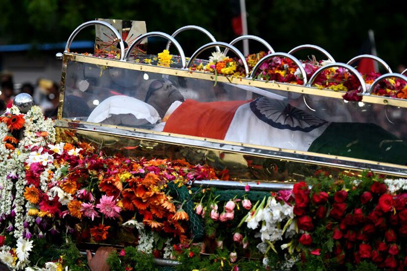 সমুদ্রের ধারে শেষ শয‍্যা, গান স‍্যালুটে শেষ বিদায় (Image: PTI)