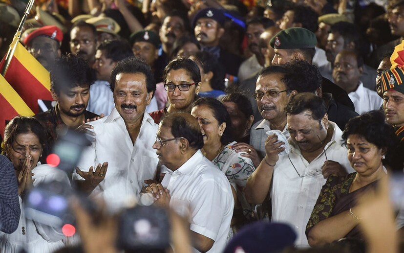 বাবার শেষ যাত্রায় চোখের জল ধরে রাখতে পারলেন না স্টালিন (Image: PTI)