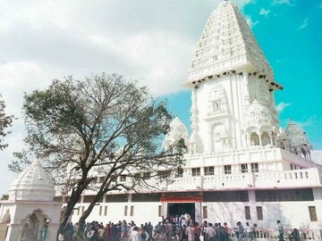 ৪০০ বছরের পুরনো মন্দিরে মাঝরাতে ঘটে এমন সব ঘটনা