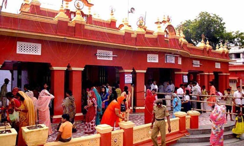  বিহারের বক্সারের এমনই এক মন্দির যা আজও বিজ্ঞানিদের কাছে রহস্যের সৃষ্টি করেছে ৷ রাজ রাজেশ্বরী ত্রিপুর মন্দির ৷ এখানে দেববিগ্রোহ পরস্পর পরস্পরের সঙ্গে কথাবার্তায় ব্যস্ত থাকেন ৷ বৈজ্ঞানিকেরা যখন খোঁজ নিয়েছিলেন তখন তাঁরাও এই ব্যাপারে অস্বীকার করেননি ৷ ছবি সংগৃহীত ৷ 