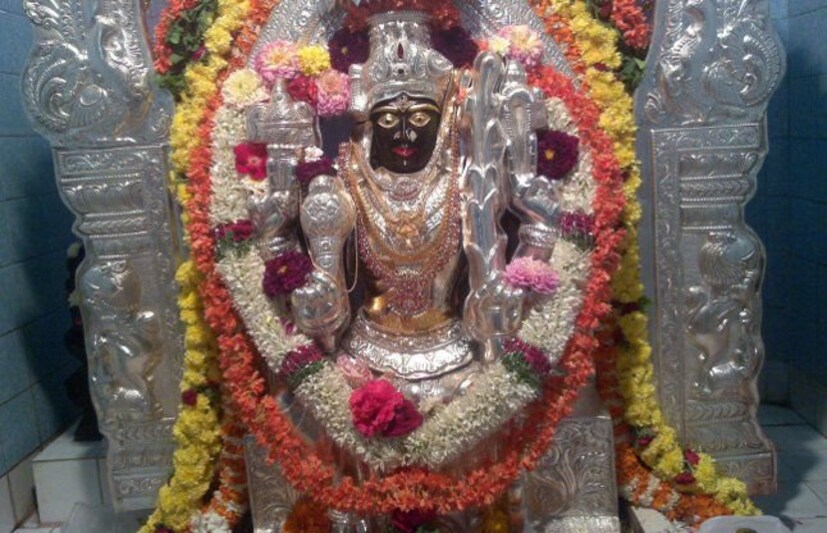   এই মন্দিরের প্রতি তান্ত্রিকদের বিশ্বাস অগাধ ৷ শোনা যায় এখানে কেউ না থাকলেও এখানে বেশ কিছু কণ্ঠস্বর শুনতে পাওয়া যায় ৷ রাজ রাজেশ্বরী ত্রিপুর সুন্দরী মন্দিরও মায়াবী পরিবেশ বেশ আশ্চর্য করেছে ৷ মাঝরাতে নাকি এখানে কথাবর্তার আওয়াজ শুনতে পাওয়া যায় ৷ 