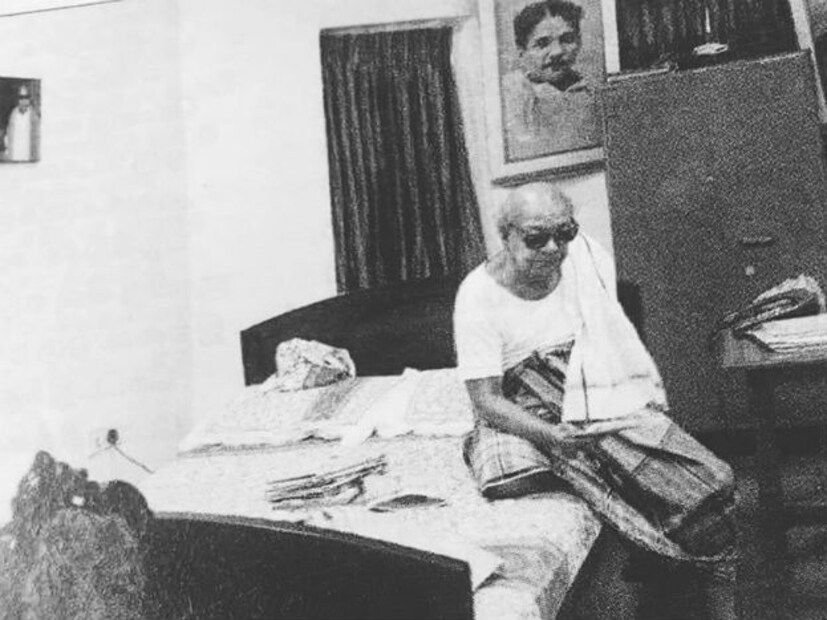 প্রয়াত করুণানিধি। বয়স হয়েছিল ৯৪ বছর। বেশ কিছু দিন ধরে ভর্তি ছিলেন হাসপাতালে। মঙ্গলবার সন্ধেয়, তামিলনাড়ুর পাঁচ বারের মুখ‍্যমন্ত্রীর জীবনাবসান। (Image: Special Arrangement)