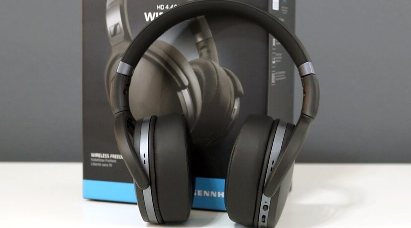 • Sennheiser Wireless Headphones: বোনকে দিতে পারেন Sennheiser- ওয়্যারলেস অর ডেফফোনও ৷ তবে ডিটাচেবল ওয়্যারও রয়েছে এই হেডফোনে ৷ ব্যাটারি শেষ হয়ে গেলে যাতে অসুবিধা না হয় ৷ এর দাম ৭৪৯০ টাকা ৷