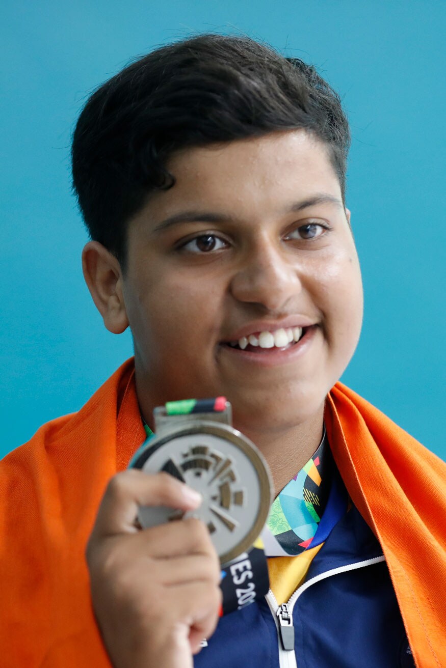 এদিন ৩৭ পয়েন্ট নিয়ে প্রায় শেষের ঠিক আগে অবধি সোনার পদকের দাবিদার ছিলেন শার্দুল ৷ তবে একদম শেষ ল্যাপে তিনি ৪৫ পয়েন্ট নিয়ে রুপো পান ৷ (Image: AP) এদিন ৩৭ পয়েন্ট নিয়ে প্রায় শেষের ঠিক আগে অবধি সোনার পদকের দাবিদার ছিলেন শার্দুল ৷ তবে একদম শেষ ল্যাপে তিনি ৪৫ পয়েন্ট নিয়ে রুপো পান ৷ (Image: AP)