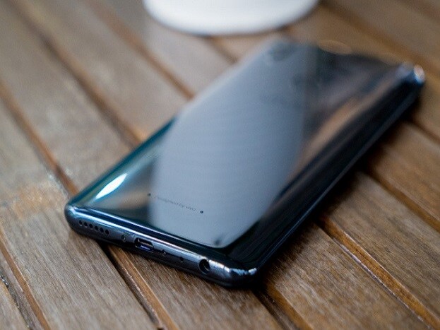 • সদ্যই বাজারে এসেছে Vivo V9 ৷ তার মধ্যেই বেশ খানিকটা দাম কমলো এই ফোনের ৷ আগে এই ফোনের দাম ছিল ২২,৯৯০ টাকা ৷ • সদ্যই বাজারে এসেছে Vivo V9 ৷ তার মধ্যেই বেশ খানিকটা দাম কমলো এই ফোনের ৷ আগে এই ফোনের দাম ছিল ২২,৯৯০ টাকা ৷