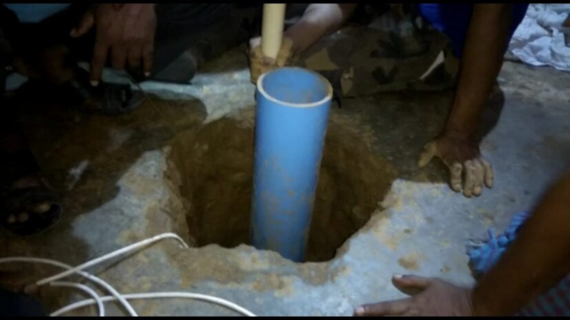 গ্লুকোজের জল দেওয়া হচ্ছে সানাকে। 