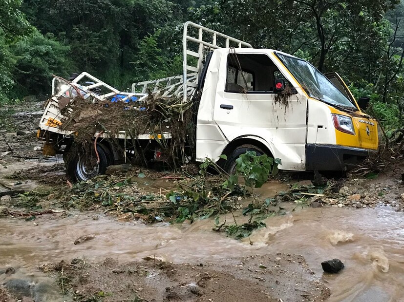 তাছাড়া মালাপ্পুরমে মারা গিয়েছেন ছ’জন। বাকি তিন জনের মধ্যে দু’জনের প্রাণ গিয়েছে কোঝিকোরে। (Image: News18)