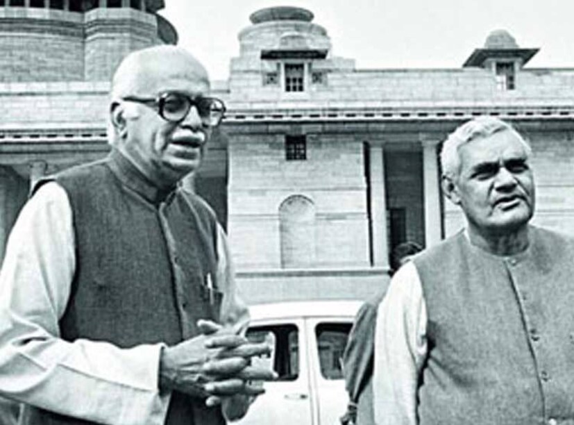 বাবা কৃষ্ণবিহারী বাজপেয়ী ছিলেন স্কুলশিক্ষক এবং কবি ৷ সেই থেকেই বোধহয় জীবনে কবিতা।