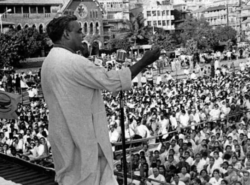 উত্তরপ্রদেশের বলরামপুর লোকসভা কেন্দ্র থেকে নির্বাচিত হন তারপর বারবার