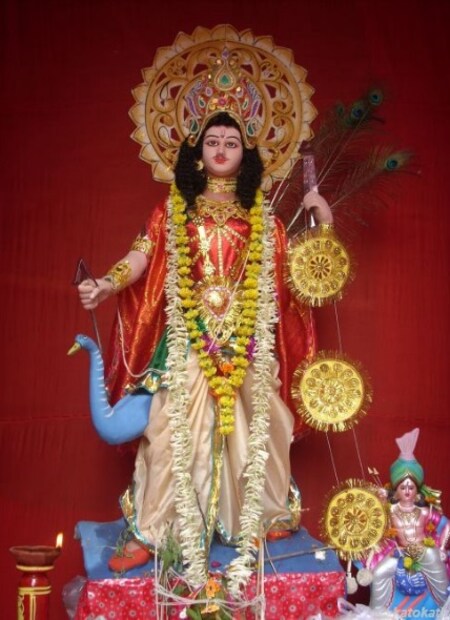 • কার্ত্তিক মাসে জন্ম হলে: আপনি চিত্র পরিচালক, অভিনেতা, নায়ক, গায়ক, বাদ্যকার, শেয়ার ব্যবসায়ী, দালাল, ফ্যাশন ডিজাইনার, খেলোয়াড়, সরকারি কর্মচারী, গহনা সংক্রান্ত কর্মচারী, সিনেমা হলের মালিক, গুপ্তবিদ্যা বিশারদ, উকিল, ব্যবসাদার হবেন এমন সম্ভাবনা বেশি।