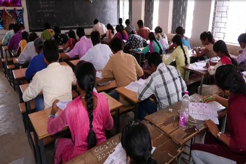 এবার বিভিন্ন আঞ্চলিক ভাষাতেও দেওয়া যাবে রেলের পরীক্ষা । ফলে ইংরেজি ও হিন্দি ছাড়াও প্রশ্নপত্র মিলবে বাংলা, মালয়লাম, তামিল, কন্নড়, ওড়িয়া, তেলেগু এবং অন্যান্য আঞ্চলিক ভাষাতেও ৷