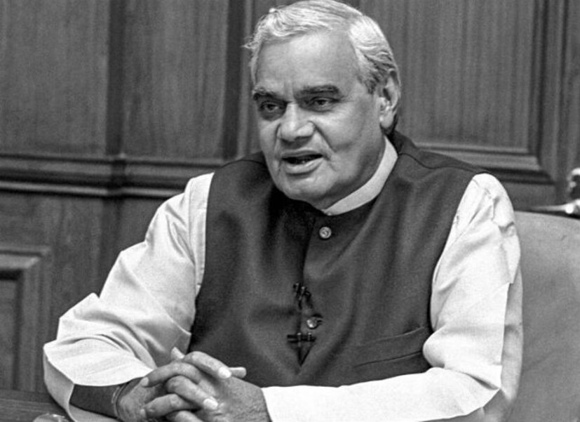 কবিতা হারাল কবিকে। ভারতীয় রাজনীতি হারাল ভীষ্মকে। বিজেপি হারাল তাদের একসময়ের বিকাশ পুরুষকে।  