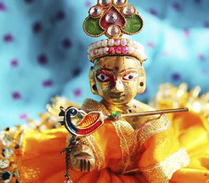 চন্দ্রমা ধরে হিন্দু শাস্ত্রে যে ক্যালেন্ডার হয় তাতে শ্রাবণের অষ্টমী তিথিতে জন্মছিলেন ভগবান শ্রী কৃষ্ণ ৷  Photo- Collected