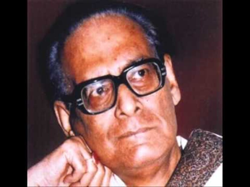 গুলজার-এর কাছে হেমন্ত মুখোপাধ্যায়-- ‘‌সাদা ধুতি আর শার্ট পরা একটা ভীষণ লম্বা লোক মার্সিডিজ চালিয়ে বম্বে শহরে ঘুরে বেড়াচ্ছে। ষাটের দশকে এমন কলার–তোলা বাঙালি দেখা যেত না।’‌  Photo Source: Collected