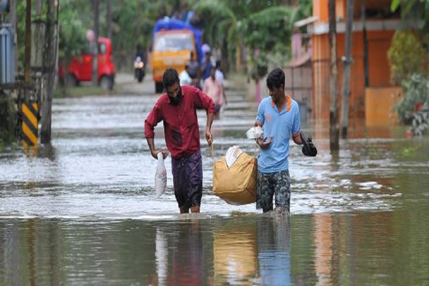 Kerala Flood: কেরলের দুর্গতের জন্য পাঠানো ত্রাণ চুরি করছেন সরকারি আধিকারিরা !