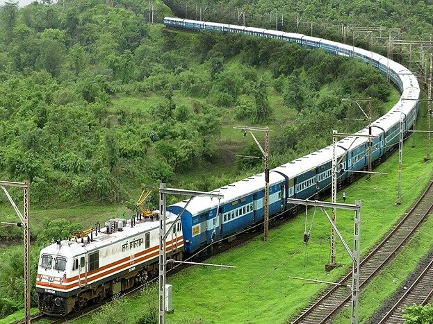 প্রতিদিন গোটা দেশে প্রায় কোটি কোটি মানুষ ট্রেনে যাতায়াত করেন ৷ রোজই চলে প্রায় সমসংখ্যক টিকিট বুকিং ৷ কখনও কখনও টিকিট বাতিলেরও প্রয়োজন হয় ৷ সেক্ষেত্রে ফেরত পাওয়া যায় না টিকিটের পুরো দাম ৷ তবে বুকিংয়ের পর টিকিট বাতিলের ক্ষেত্রে নির্দিষ্ট একটি প্রক্রিয়া রয়েছে ৷ প্রতিদিন গোটা দেশে প্রায় কোটি কোটি মানুষ ট্রেনে যাতায়াত করেন ৷ রোজই চলে প্রায় সমসংখ্যক টিকিট বুকিং ৷ কখনও কখনও টিকিট বাতিলেরও প্রয়োজন হয় ৷ সেক্ষেত্রে ফেরত পাওয়া যায় না টিকিটের পুরো দাম ৷ তবে বুকিংয়ের পর টিকিট বাতিলের ক্ষেত্রে নির্দিষ্ট একটি প্রক্রিয়া রয়েছে ৷
