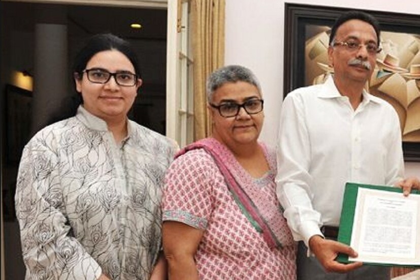 কিছু বছরের মধ্যেই অটলজির হৃদয়ে স্থান করে নেয় আরও এক কন্যা রত্ন নাতনি নীহারিকা ৷ জীবনের শেষ দিন পর্যন্ত ৬/এ কৃষ্ণ মেনন মার্গে অটল বিহারী বাজপেয়ীর সঙ্গী ছিলেন এই তিন জন ৷ পার্থিব শরীর পঞ্চভূতে মিলিয়ে যাওয়ার পরই অবিনশ্বর এই পিতা-পুত্রী সম্পর্ক ৷ একমাত্র উত্তরাধিকার হিসেবে নিয়ম মতো পিতার মুখাগ্নি করেন নমিতা ভট্টাচার্যই ৷ উল্লেখ্য, ২০১৪ সালে মারা যান নমিতার জন্মদাত্রী মা রাজকুমারী কউল ৷ ৪ বছর বাদে ফের অভিভাবকহীন হল নমিতা ভট্টাচার্য ৷