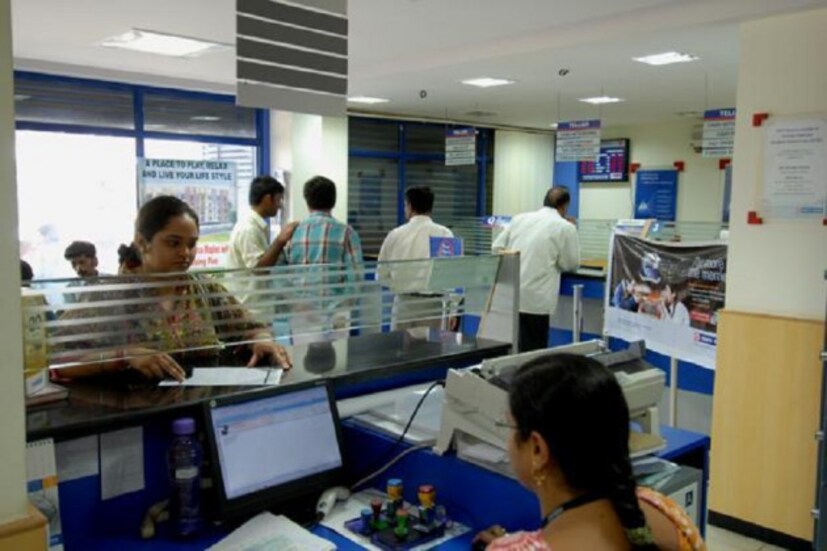 IPPB কে তার অ্যাকাউন্টের সহ্গে প্রায় !ক্ষ কোটি পোস্টাল সেভিংস ব্যাঙ্ক অ্যাকাউন্ট লিঙ্ক করার অনুমতি দেওয়া হয়েছে ৷ এর জেরে এবার থেকে গ্রামীণ এলাকার মানুষ এবার থেকে ডিজিটাল ব্যাঙ্কিং ও ফাইন্যান্সিয়াল পরিষেবার সুবিধা পাবেন ৷ মোবাইল অ্যাপের সাহায্যে গ্রাহকরা যে কোনও পোস্ট অফিসে গিয়ে যে কোনও ব্যাঙ্ক অ্যাকাউন্ট টাকা ট্রান্সফার করা সম্ভব ৷ RTGS, NEFT, IMPS পরিষেবার সুবিধা মিলবে সহজেই ৷ 