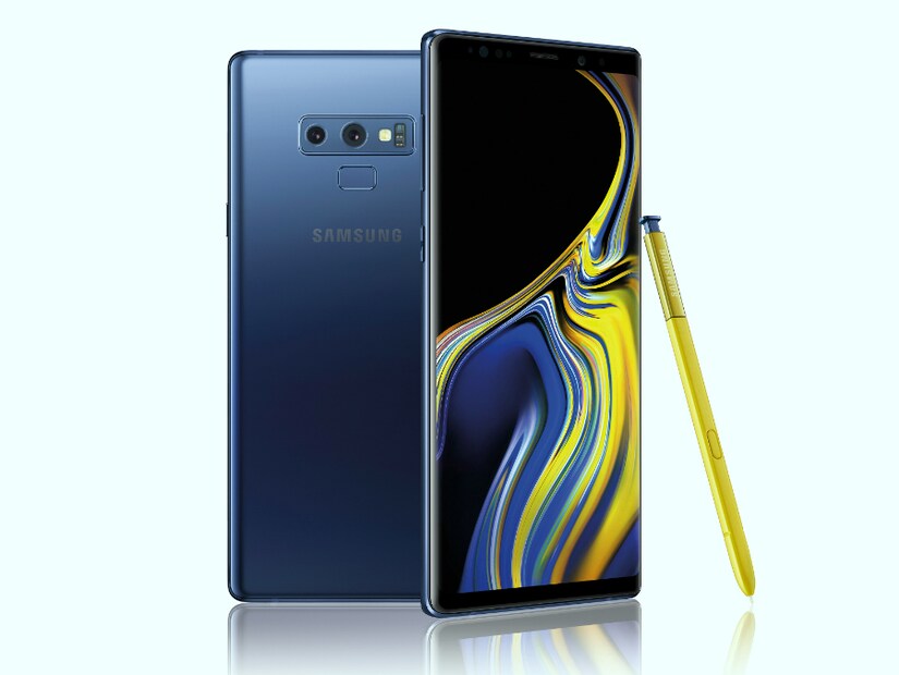 এছাড়া Galaxy Note 9-এ রয়েছে ১২ মেগাপিক্সেলের দুটি ক্যামেরা ৷ সামনের ক্যামেরাটি ৮ মেগাপিক্সেলের ৷ পিছন ও সামনের দুই ক্যামেরাতেই রয়েছে অটোফোকাস ৷ 