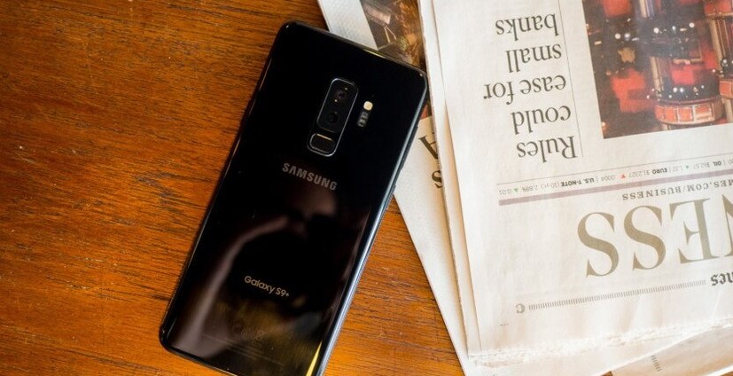 • ৫ জি সাপোর্ট করবে এই ফোনে ৷ পাশাপাশি Android 9 Pie রয়েছে Galaxy S10 ৷ রয়েছে অ্যাডাপটিভ ব্যাটারিও ৷ এই ফোনে থাকবে ৩ডি ফেস ডিটেক্টর এবং ইন-স্ক্রিন ফিঙ্গারপ্রিন্ট রিডার ৷ সম্ভবত এই ফোনের দাম হতে পারে ভারতীয় মুদ্রায় ১,০৪,৭০০ টাকার কাছাকাছি ৷ ছবি: ট্যুইটারের সৌজন্যে ৷