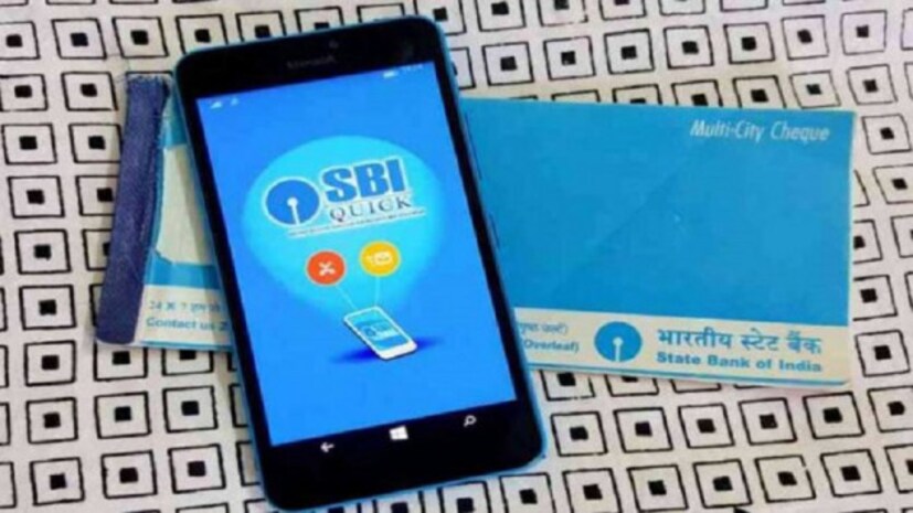 পুরনো কার্ডের পিছনে ব্ল্যাক ম্যাগনেটিক স্ট্রিপ রয়েছে ৷ এতে আপনার ব্যাঙ্ক অ্যাকাউন্টের সমস্ত তথ্য রয়েছে৷ এটিএমে এই কার্ড দিতেই আপনার ব্যাঙ্ক অ্যাকাউন্ট থেকে আপনি টাকা তুলতে পারেন ৷ জিনিস কেনার ক্ষেত্রেও আপনি কার্ড সোয়াইপ করতে পারবেন ৷ কিন্তু রিজার্ভ ব্যাঙ্কের তরফে জানানো হয়েছে যে ম্যাগনেটিক কার্ডগুলি আর সুরক্ষিত নয় ৷ তাই এই কার্ড বানানো এখন বন্ধ হয়ে গিয়েছে ৷ এর জায়গায় এসেছে EVM চিপ লাগানো কার্ড ৷