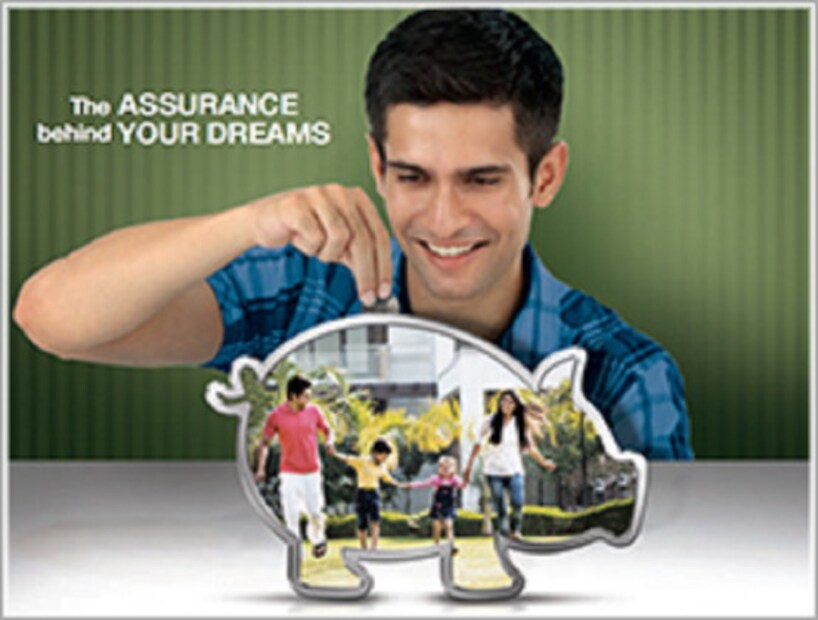 SBI Life - Smart Guaranteed Savings Insurance Plan  এতে আপনার সেভিংসের অঙ্ক বাড়তে থাকবে ৷ এতে পরিবারের সমস্ত সদস্যরা বিমা কভারের সুবিধা পাবেন ৷ মাত্র সাত বছরের জন্য প্রিমিয়াম দিতে হবে ৷ প্রিমিয়ামের উপর নির্ভার করে প্রতিবছর আয় বৃদ্ধি পাবে ৷ 