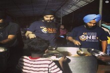 কেরলে বন্যা বিধ্বস্ত মানুষদের নিজে হাতে খাওয়ার পরিবেশন করছেন রণদীপ হুডা কেরলে বন্যা বিধ্বস্ত মানুষদের নিজে হাতে খাওয়ার পরিবেশন করছেন রণদীপ হুডা