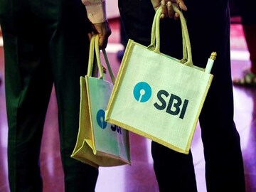 SBI : বাড়ল EMI ! আজ থেকে গুণতে হবে অতিরিক্ত টাকা, ঘোষণা এসবিআইয়ের