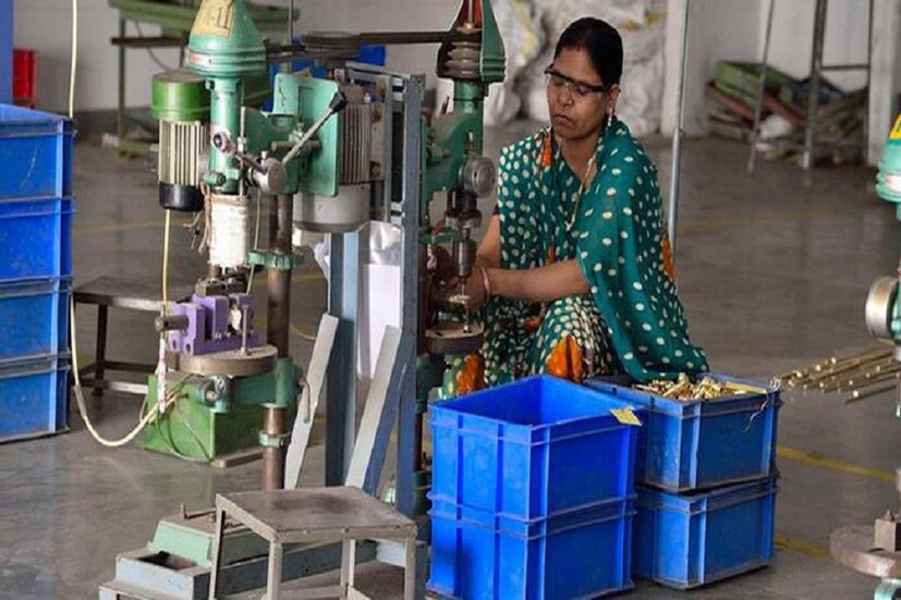 প্রধানমন্ত্রীর মুদ্রা যোজনার আওতায় অ-কর্পোরেট ও ক্ষুদ্র ব্যবসার ক্ষেত্রে প্রায় ১০ লক্ষ টাকা অর্থ সাহায্য পাওয়া যায় । মূলত বাণিজ্যিক ব্যাঙ্ক, বাণিজ্যিক ব্যাংক, আঞ্চলিক গ্রামীণ ব্যাংক, ক্ষুদ্র আর্থিক ব্যাংক, সমবায় ব্যাংক, মাইক্রোফিনান্স প্রতিষ্ঠান এবং অ-ব্যাংকিং ফাইন্যান্স কোম্পানিগুলি এই লোন দেয় । কিন্তু এই যোজনার অনেকগুলি ভাগ রয়েছে। তাই যদি নিজস্ব ব্যবসা শুরু করার কথা ভেবে থাকেন তাহলে জেনে নিন বিশদে । (Photo: Collected)