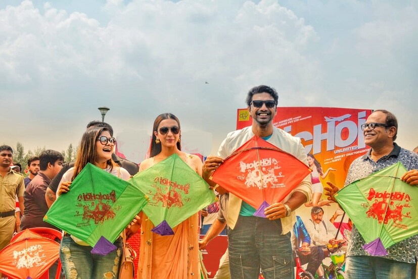 যেখানে দেব এবং কৌশানীর সঙ্গে হাজির হয়েছিলেন রজতাভ দত্ত এবং কনীনিকা বন্দ্যোপাধ্যায় ৷ ছবি: দেবমাল্য দাস ৷