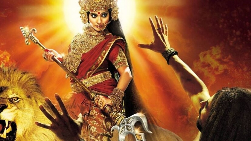 মহিষাসুর জন্ম নিয়েছিল অমরত্ব নিয়ে ত্রিলোকের কোনও পুরুষ তাকে মারতে পারবেনা ৷ দেবতারা যখন মহিষাসুরের অত্যাচারে অতিষ্ট হয়ে উঠেছিল ঠিক তখনই ব্রহ্মা, বিষ্ণু ও মহেশ্বরের জ্যোতি থেকে জন্ম নিয়েছিলেন মা দুর্গা ৷ ছবি সংগৃহীত ৷ 