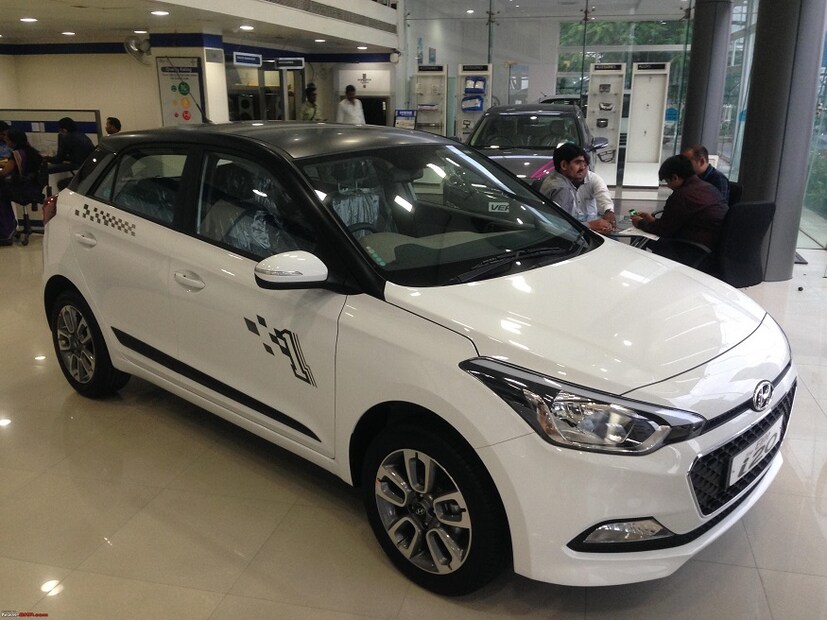 হুন্ডাই Elite i20 &amp; i20 Active  গাড়িতে ৩০ হাজার টাকার ছাড় রয়েছে ৷ তবে এই ছাড় তখনই পাওয়া যাবে যখন গাড়ির পুরনো মডেল এক্সচেঞ্জ করা হবে ৷Photo- Collected 