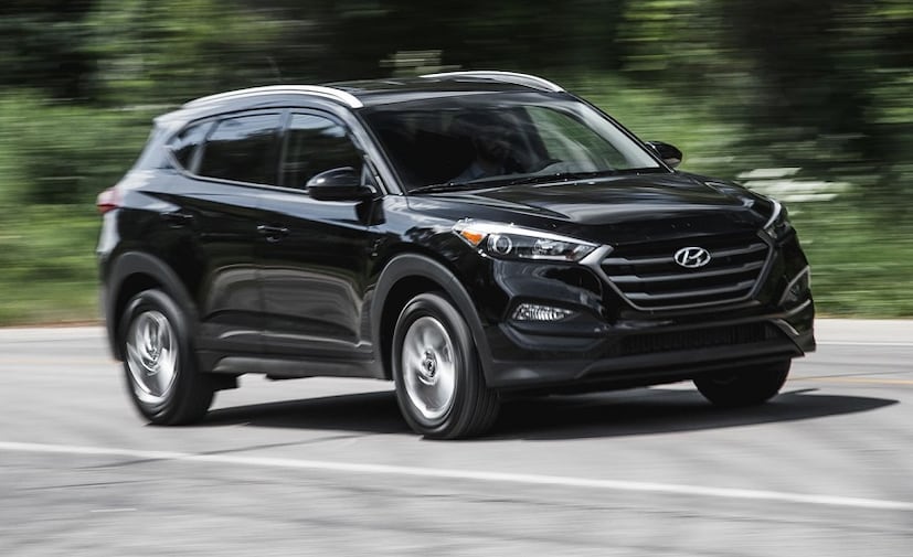 Hyundai Tucson গাড়িতে ছাড় অবিশ্বাস্য দেড় লক্ষ টাকা ৷ এটা একটা  SUV গাড়ি ৷ এই গাড়ির থার্ড পার্টি ইনসিওরেন্স পেট্রোল মডেলের ক্ষেত্রে ১ লক্ষ ৬ হাজার টাকা  এবং ডিজেল গাড়ির ক্ষেত্রে ১ লক্ষ ২০ হাজার টাকা ৷ এক্সচেঞ্জ বোনাস ৩০ হাজার টাকা ৷Photo- Collected 