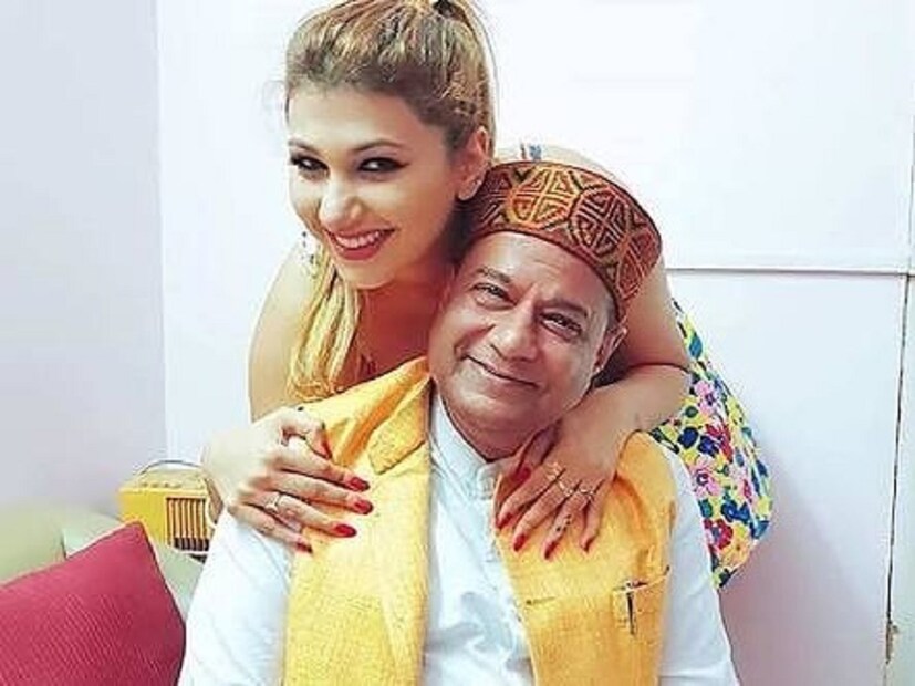  একই সঙ্গে আনিশা আরও জানান, ‘ভজন সম্রাট’-এর অসাবধানতার কারণেই নাকি গর্ভবতী হয়ে পড়েছিলেন ২৮ বছরের এই সুন্দরী ৷ ছবি: ইনস্টাগ্রাম ৷