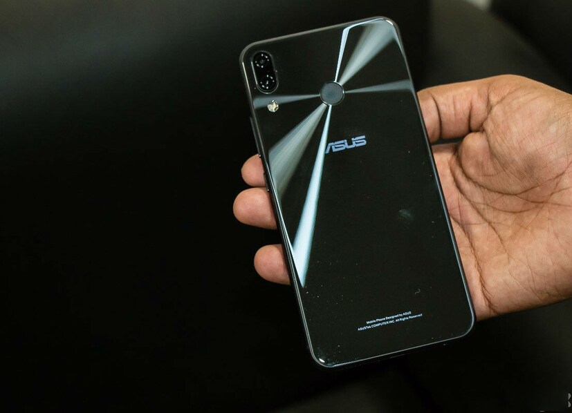 6GB RAM আর 64GB স্টোরেজ ভেরিয়েন্টের ZenFone 5Z এর দাম 29,999 টাকা। 6GB RAM/128GB স্টোরেজ ভেরিয়েন্টের দাম 32,999 টাকা। আর প্রিমিয়াম 8GB RAM/256GB স্টোরেজের ZenFone 5Z এর দাম 36,999 টাকা।  (Photo Collected)