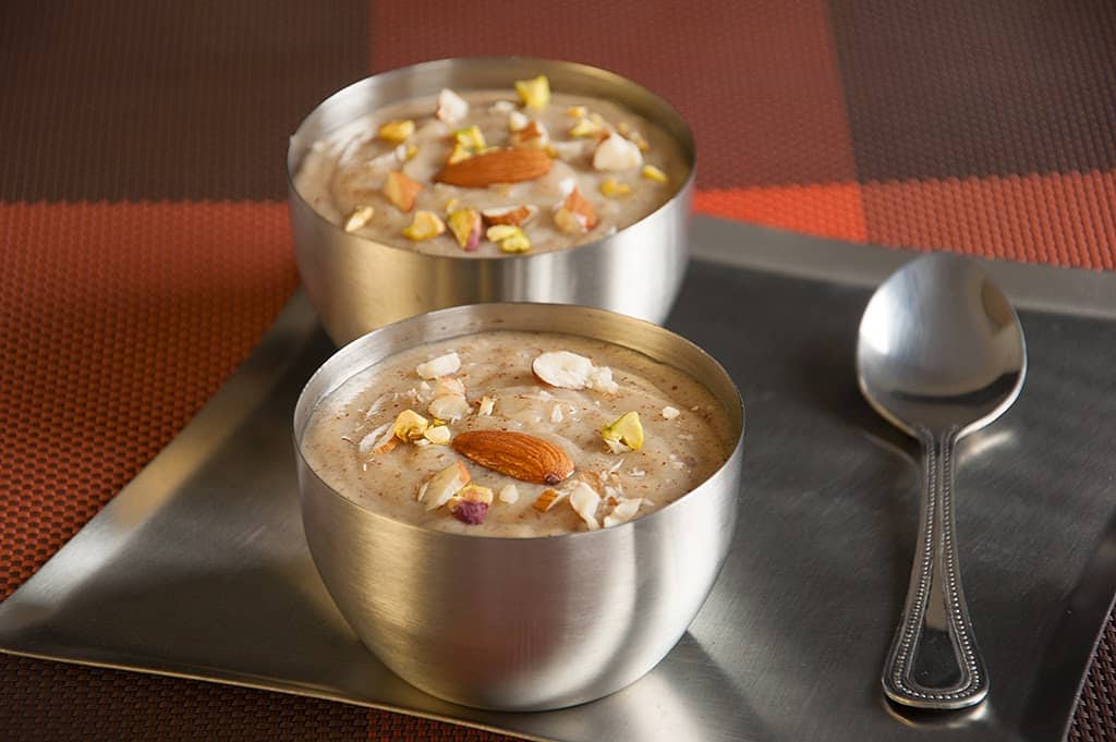  আমন্ড বাদাম ও দুধ দিয়ে তৈরি হালুয়া গরম গরম খেতে দারুণ লাগে। (Photo Collected)