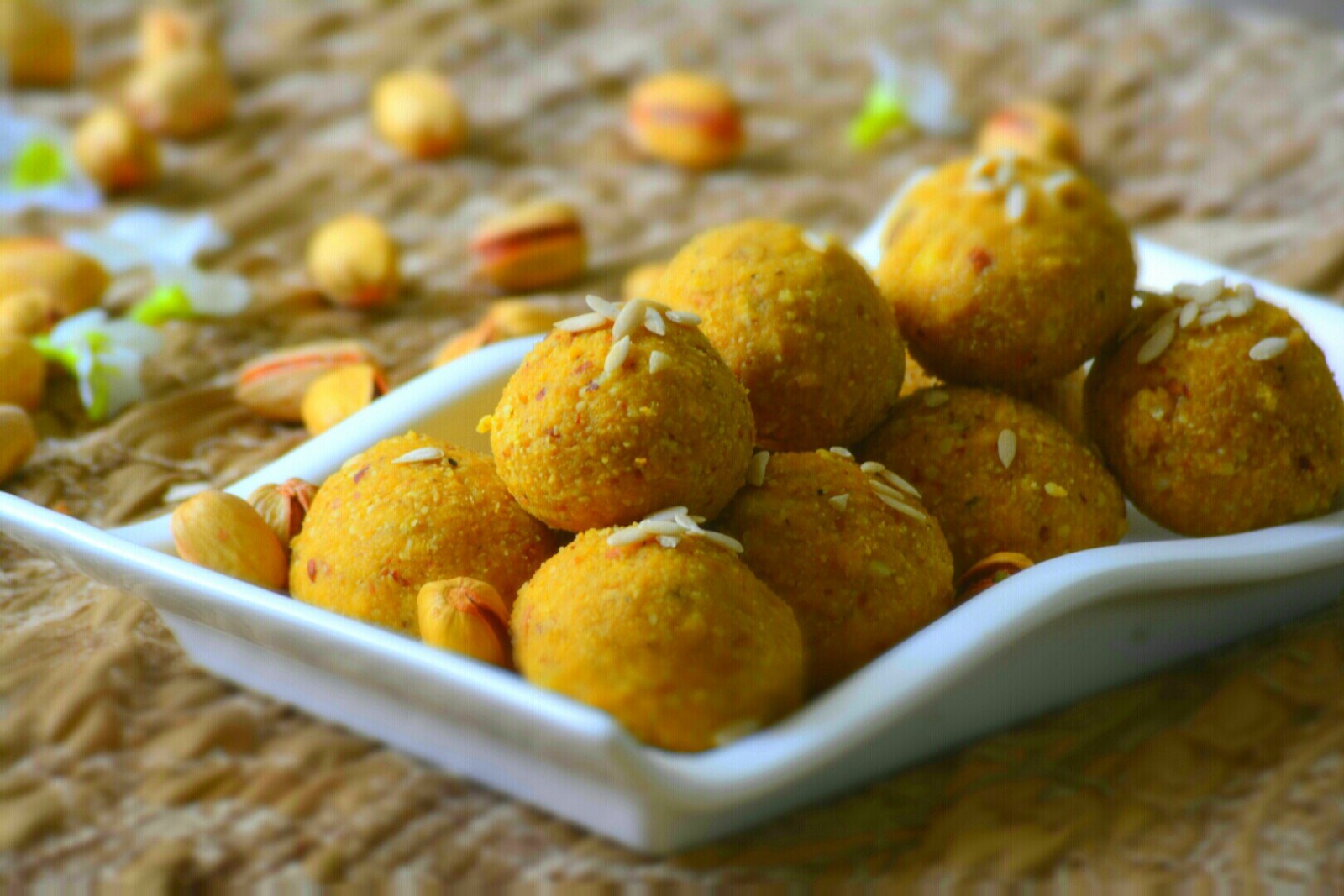 বেসনের লাড্ডু তৈরি হয় বেসন, ঘি, চিনি আর এলাচ দিয়ে। গণেশ চতুর্থী ছাড়াও রাখি, দোল, দীপাবলিতেও বেসনের লাড্ডু খাওয়ার চল আছে। (Photo Collected) বেসনের লাড্ডু তৈরি হয় বেসন, ঘি, চিনি আর এলাচ দিয়ে। গণেশ চতুর্থী ছাড়াও রাখি, দোল, দীপাবলিতেও বেসনের লাড্ডু খাওয়ার চল আছে। (Photo Collected)