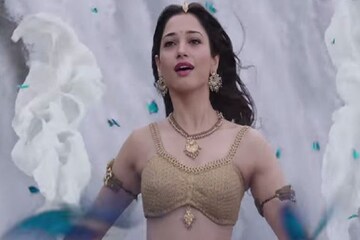 তামান্নার যৌন আবেদনে মজে?  বলিউডে তুফান তুলতে এবার অনস্ক্রিনে বিকিনিতে,দেখুন এক ঝলক