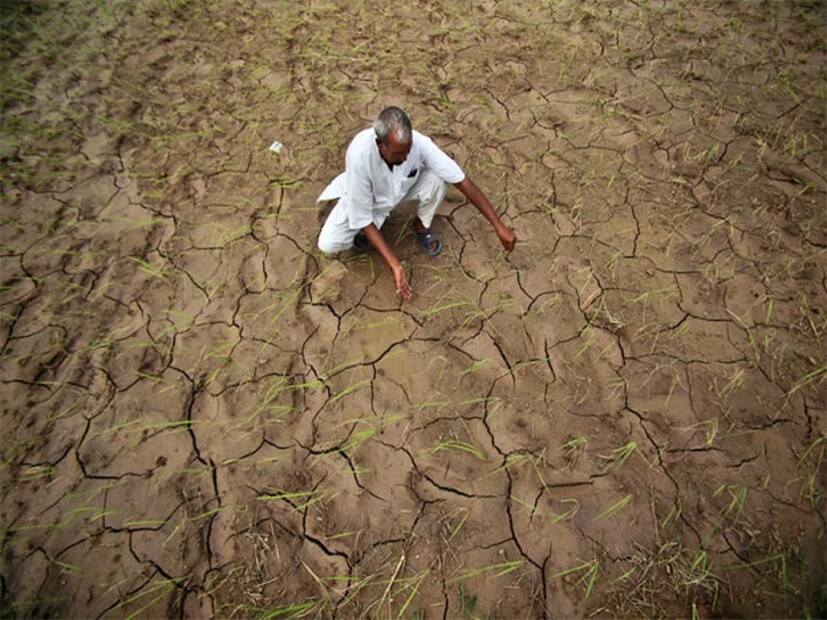 অত্যন্ত খারাপ দিন সামনে আসছে ৷ এমনটাই জানা গিয়েছে যখন নীতি আয়োগের তথ্য প্রকাশ পেল এমনই উদ্বেগের বিষয় ৷ ভূবিজ্ঞানি ও পর্যটকেরা জানিয়েছেন যদি এখনই উপযুক্ত পদক্ষেপ না নেওয়া হয় তো আগামী দিনে বাঁচাটাই দায় হয়ে দাঁড়াবে ৷ (Image source: File Photo). বহুল কথিত যে যদি তৃতীয় বিশ্বযুদ্ধ কখনও হয় তো হবে জলের জন্যই ৷ তবে এই কথা কতখানি সত্যি সে ব্যপারে সন্দেহ আছে ৷ নীতি আয়োগের তথ্য অনুযায়ী তীব্র জল সংকটের মুখে পড়তে চলেছে দেশের জনতা ৷ ছবি সংগৃহীত ৷