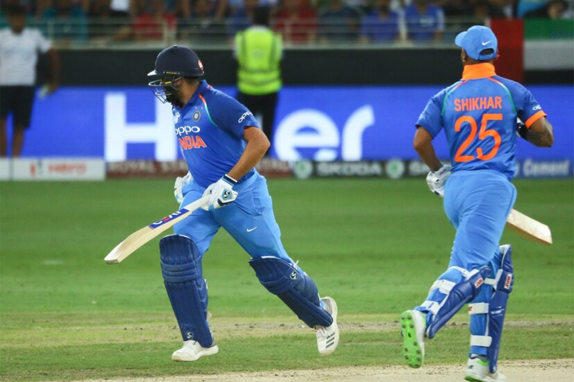 জয়ের জন্য 238 রান তাড়া করতে নেমে একেবারে সহজ জয় পেল ভারত। অধিনায়ক রোহিত শর্মা ও সহ অধিনায়ক শিখর ধাওয়ান রেকর্ড 210 রানের পার্টনারশিপ গড়ে ভারত-পাকিস্তান ম্যাচের ইতিহাসে রান তাড়া করতে নেমে টিম ইন্ডিয়াকে সহজতম জয় এনে দিলেন। (Twitter/ACC Media)
