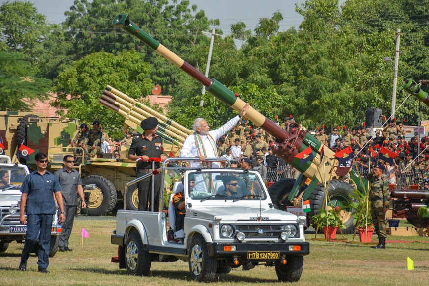সেনাবাহনীর তিন শাখার প্রধানদের এই সম্মেলনে যোগ দেন প্রধানমন্ত্রী। আগামী ৩০ সেপ্টেম্বর পর্যন্ত এই প্রদর্শনী চলবে। (Image: PTI) সেনাবাহনীর তিন শাখার প্রধানদের এই সম্মেলনে যোগ দেন প্রধানমন্ত্রী। আগামী ৩০ সেপ্টেম্বর পর্যন্ত এই প্রদর্শনী চলবে। (Image: PTI)