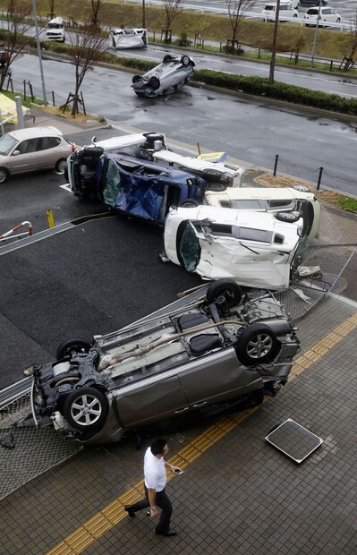 জেবির দাপটে বিধ্বস্ত জাপানের ছবি (Image: AP)