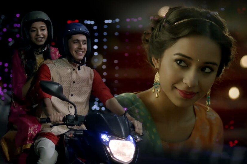  কাউন্টডাউন শুরু হয়ে গিয়েছে অনেকদিন আগে ৷ এখন পুজোর জন্য চরম ব্যস্ততা ৷ বারোয়ারি মন্ডপে লাস্ট মিনিটের প্রস্তুতি ৷ ছবি: ফেসবুক ৷